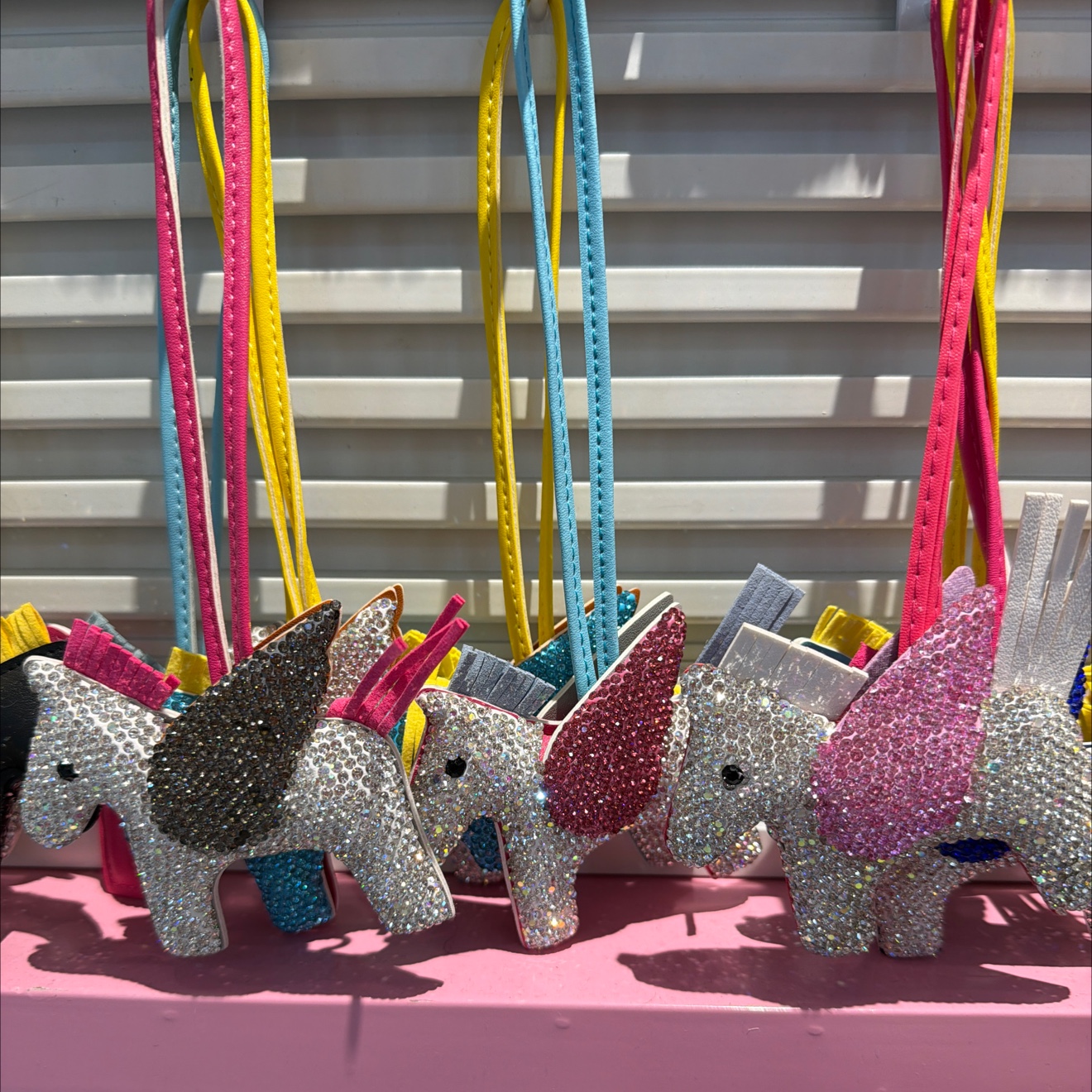 小飞马陶泥镶钻扁平钥匙圈画油钥匙扣时尚创意挂件男女通用钥匙扣钥匙扣公仔挂件发光闪光钥匙扣详情图4