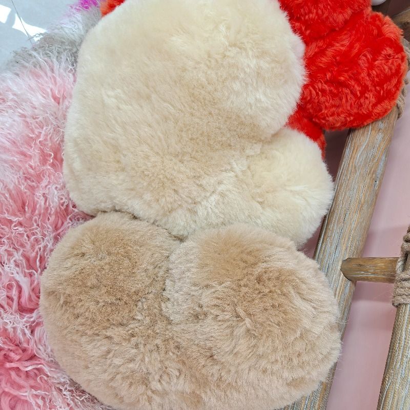 真羊毛黄爱心抱枕