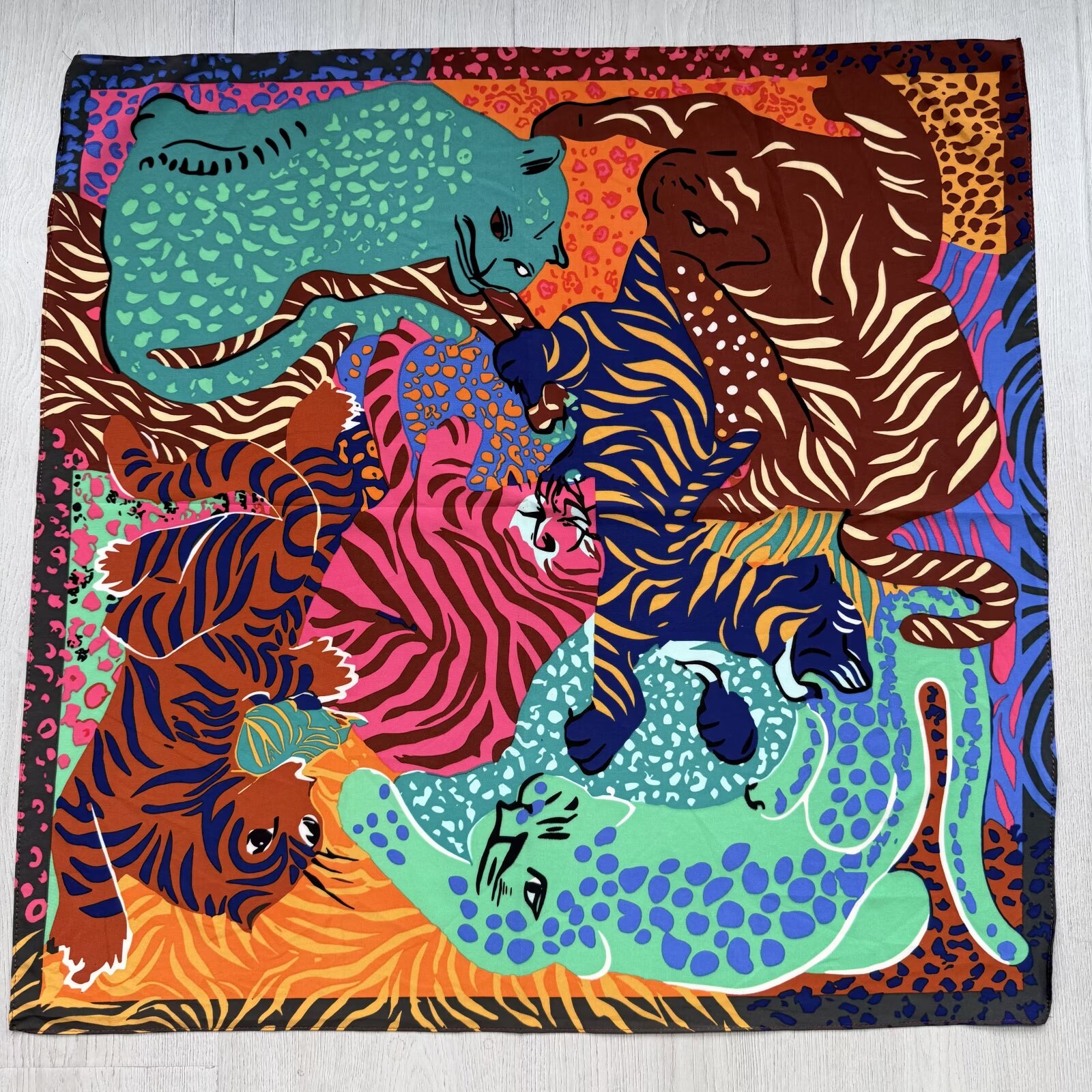 New, hot and popular scarves and silk scarves of 70*70cm in various styles are in stock Item Picture
