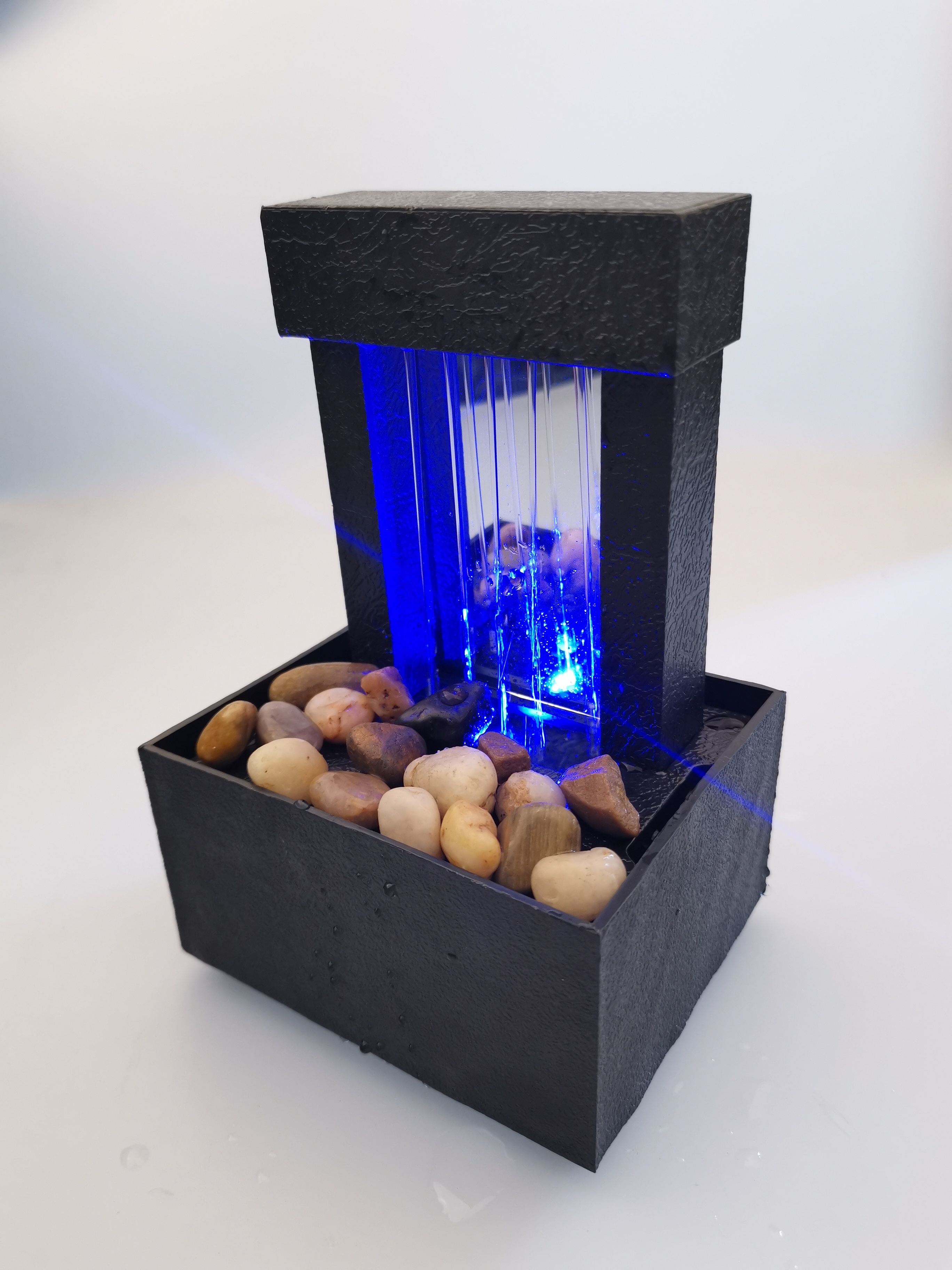 Small bonsai atomizing humidifier, USB flowing water, small bonsai gift, small ornaments, LED light table ornaments, feng shui small ornaments Application Scenario