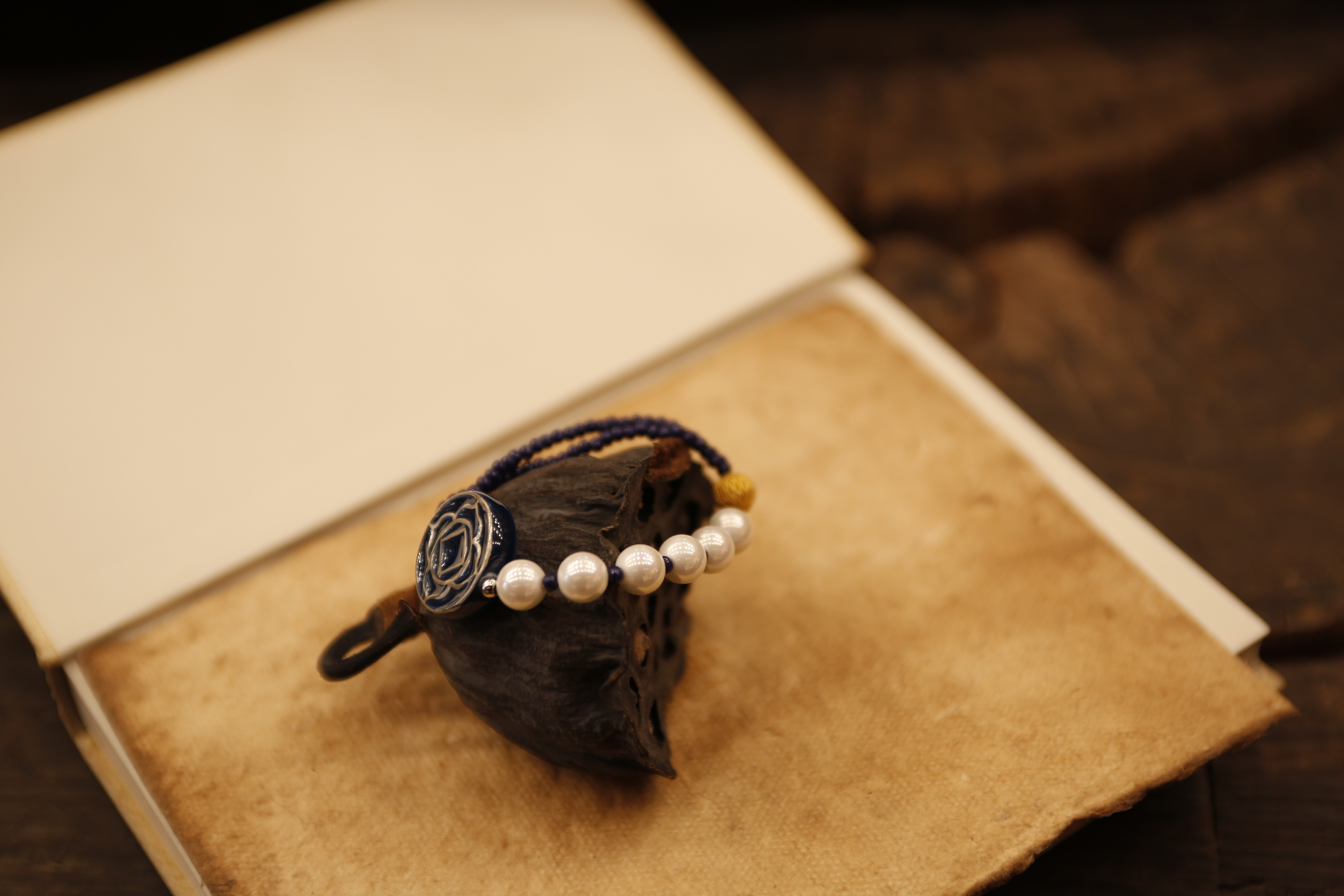 曼陀罗大圆手链(祭蓝)白底实物图