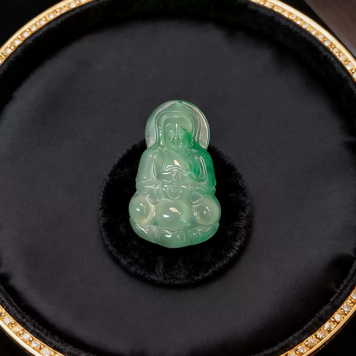 Natural African jade Guanyin pendant Application Scenario