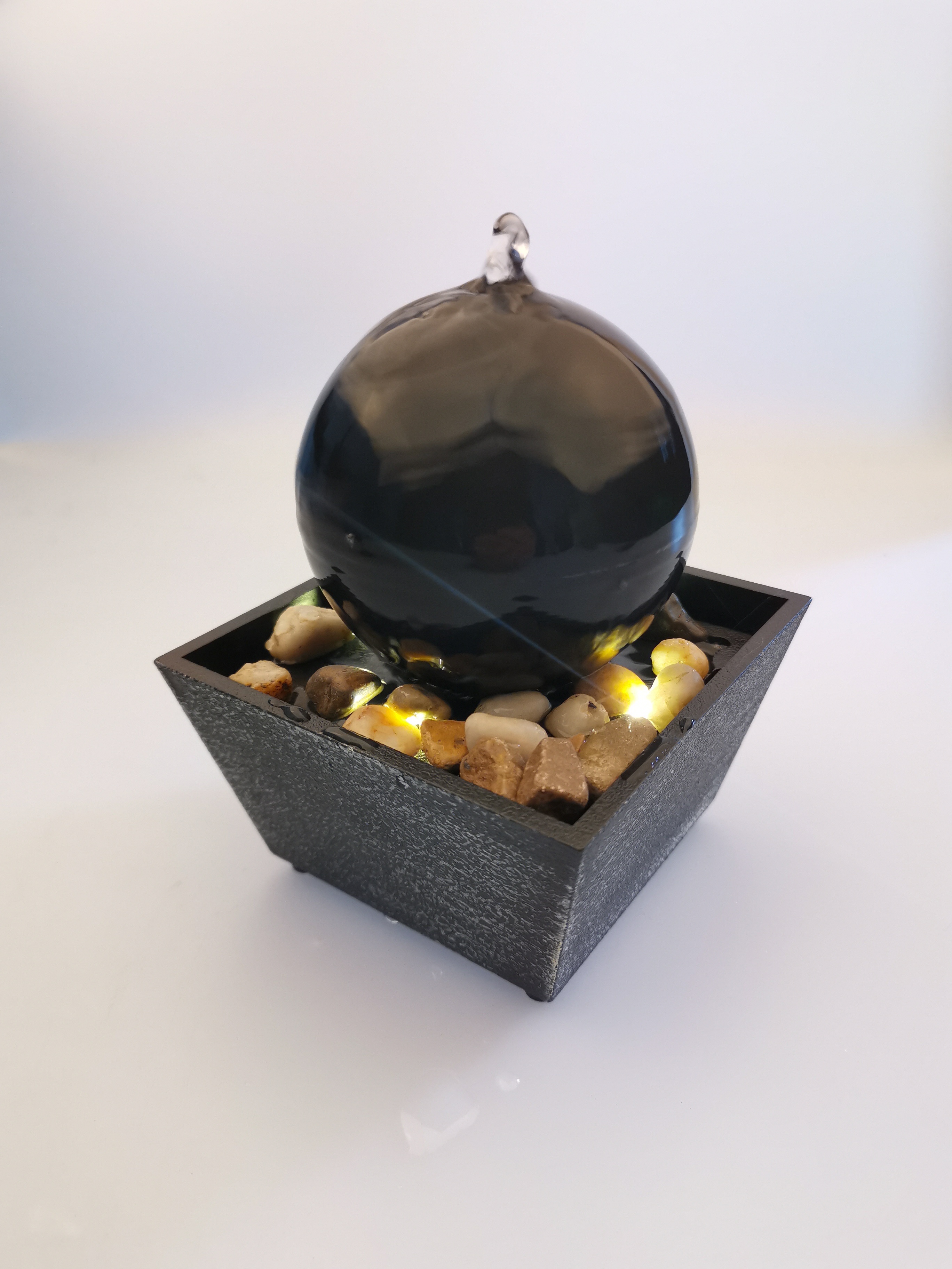 Small bonsai atomizing humidifier, USB flowing water, small bonsai gift, small ornaments, LED light table ornaments, feng shui small ornaments Item Picture