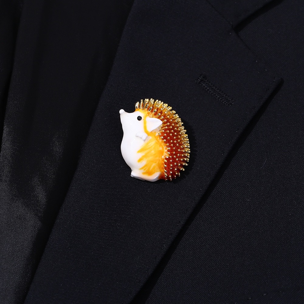 Cartoon cute hedgehog brooches, eco-friendly and versatile, personalized brooch pins, creative suits, sweaters, clothing and accessories wholesale detail image 2