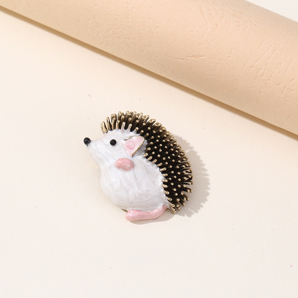 Cartoon cute hedgehog brooches, eco-friendly and versatile, personalized brooch pins, creative suits, sweaters, clothing and accessories wholesale detail image 5