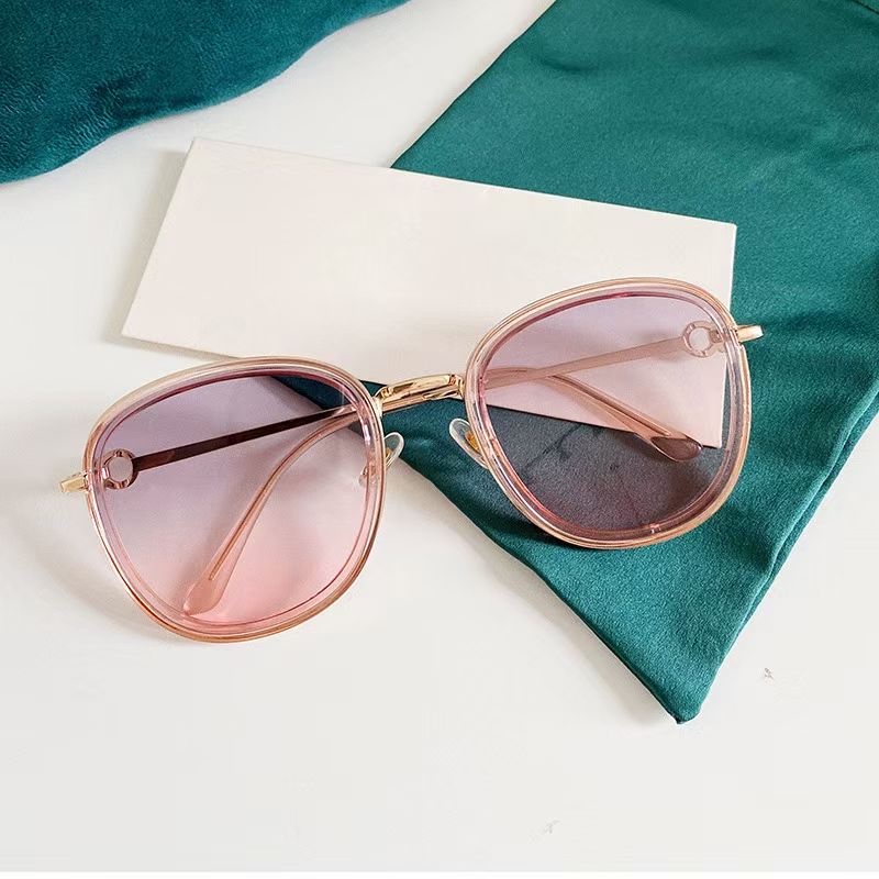 Cross-lens women's 2021 fashion sunglasses with irregular designs for both men and women Application Scenario