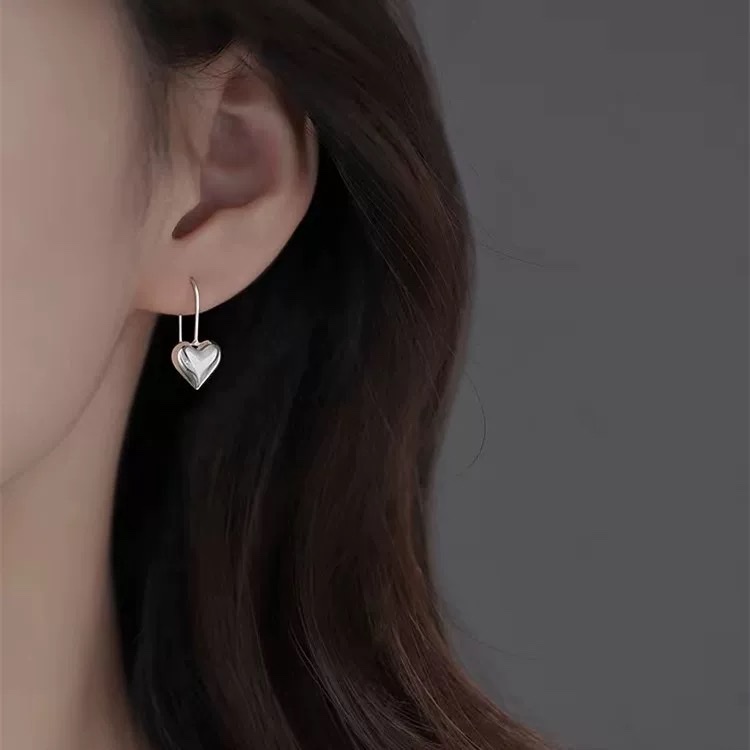 s925 pure silver simple three-dimensional heart-shaped ear stud hook pendant for women, a new, niche and high-end Japanese and Korean light luxury ear accessory detail image 3