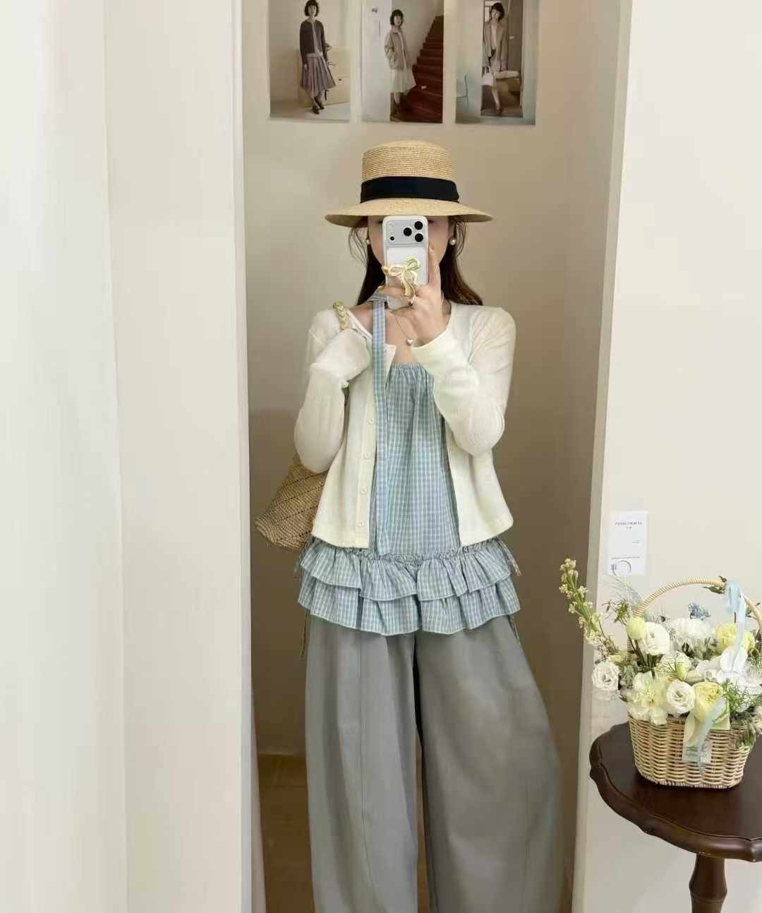 A fashionable and trendy two-piece women's set for Spring/Autumn 2026 detail image 4