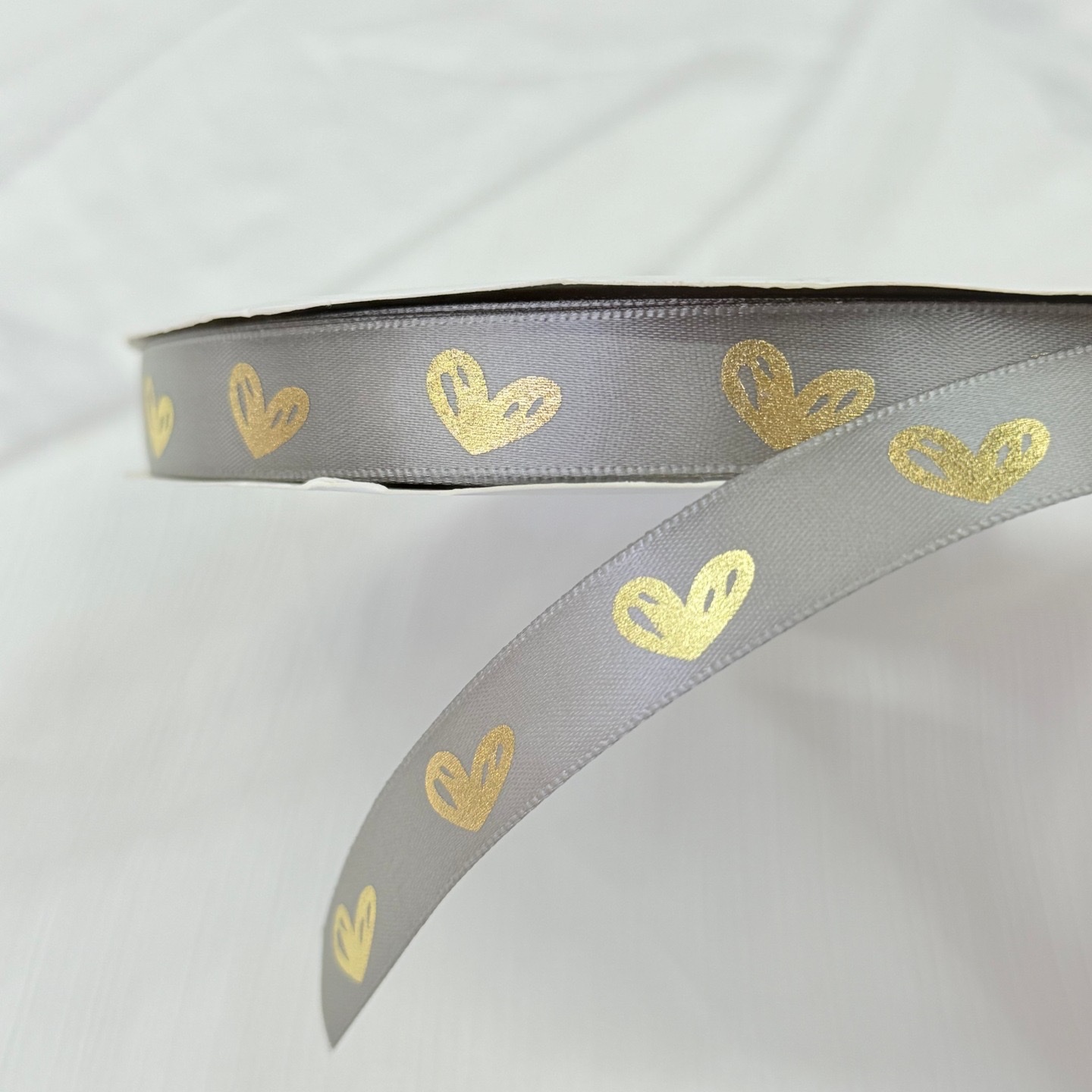 1.6cm gold-embossed heart-shaped ribbon, satin ribbon, colored ribbon, diy handmade bow, gift, baked flower, packaging, webbing detail image 5