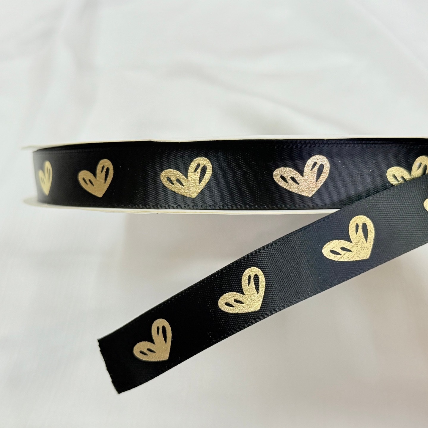1.6cm gold-embossed heart-shaped ribbon, satin ribbon, colored ribbon, diy handmade bow, gift, baked flower, packaging, webbing detail image 3