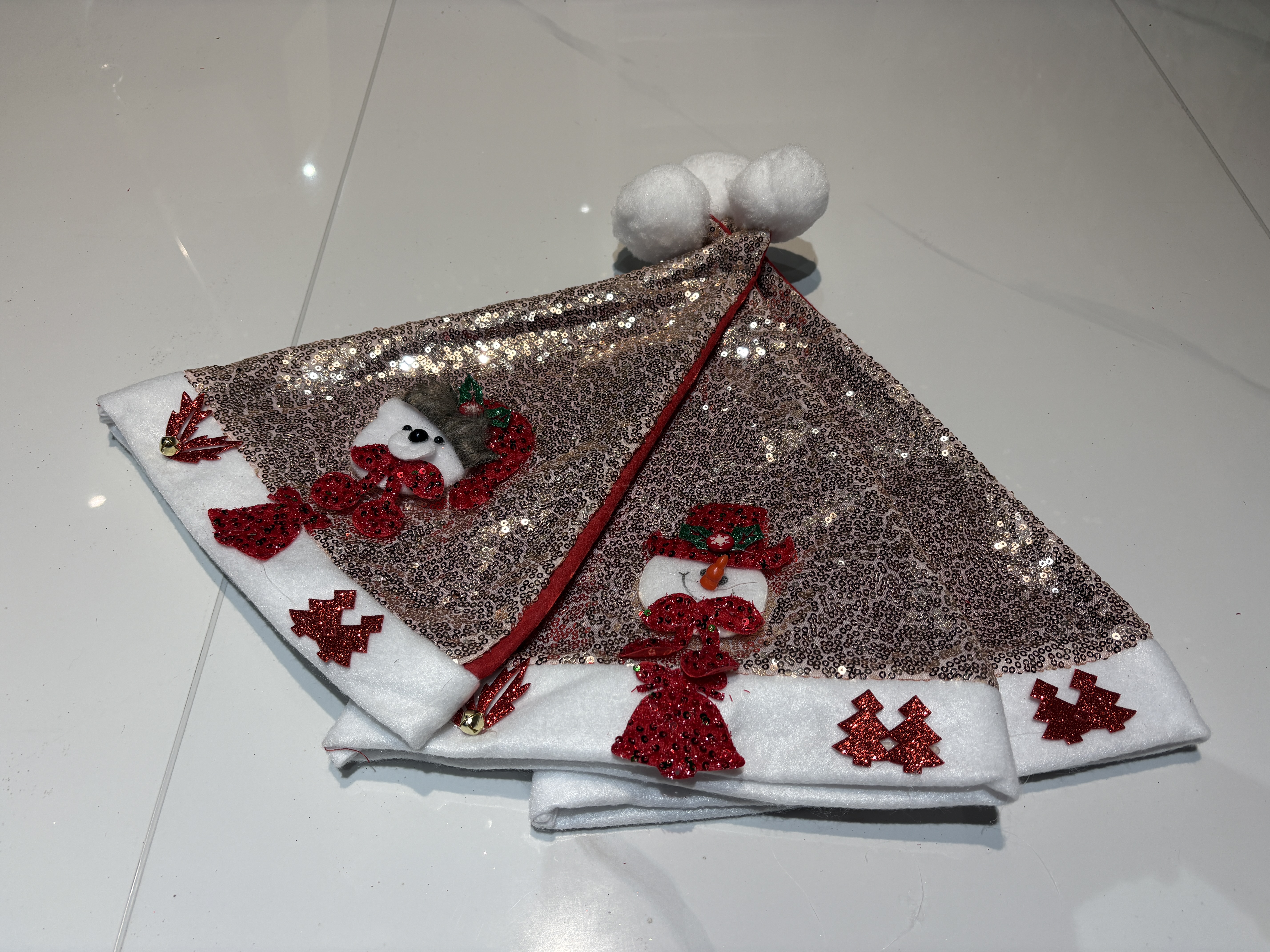 绣片圣诞帽三角片白边圣诞帽金银雪花圣诞树节日装饰帽批发 圣诞用品