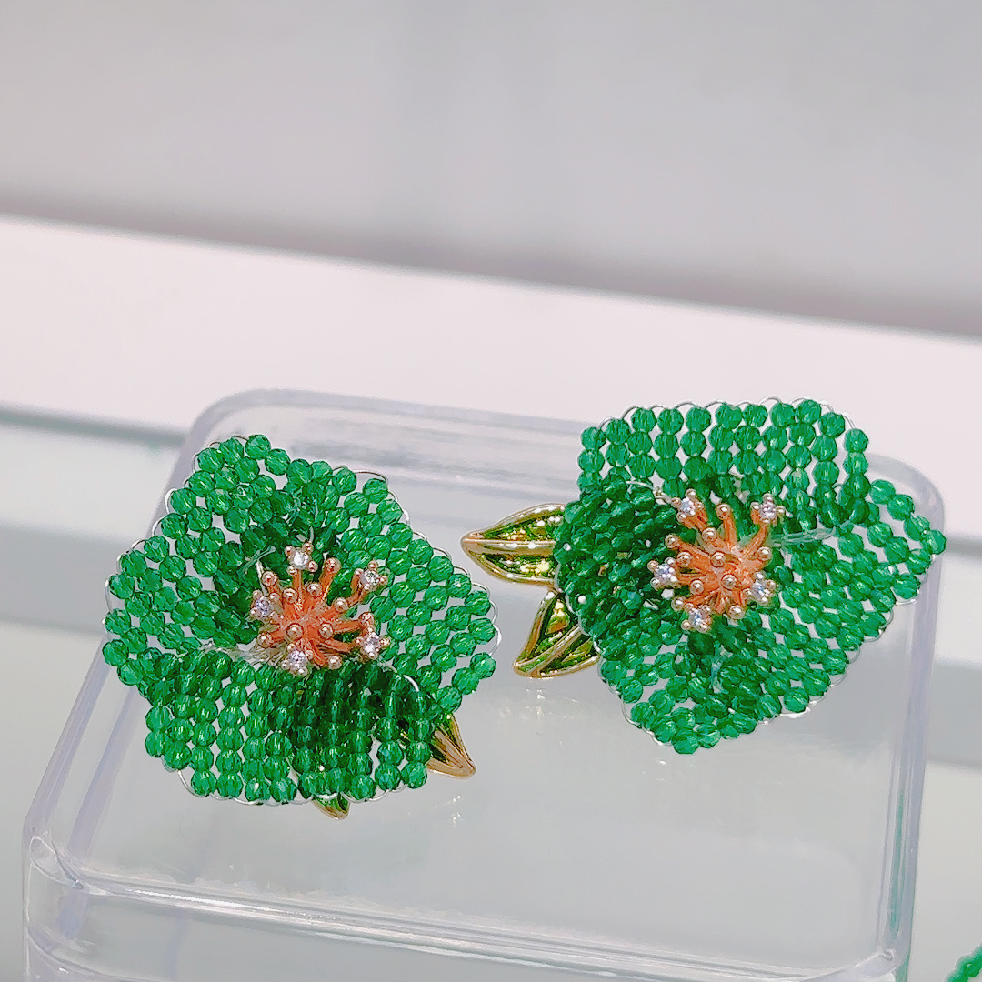 Crystal beaded, gold-plated and diamond-encrusted stud jewelry, jewelry mysticism Item Picture