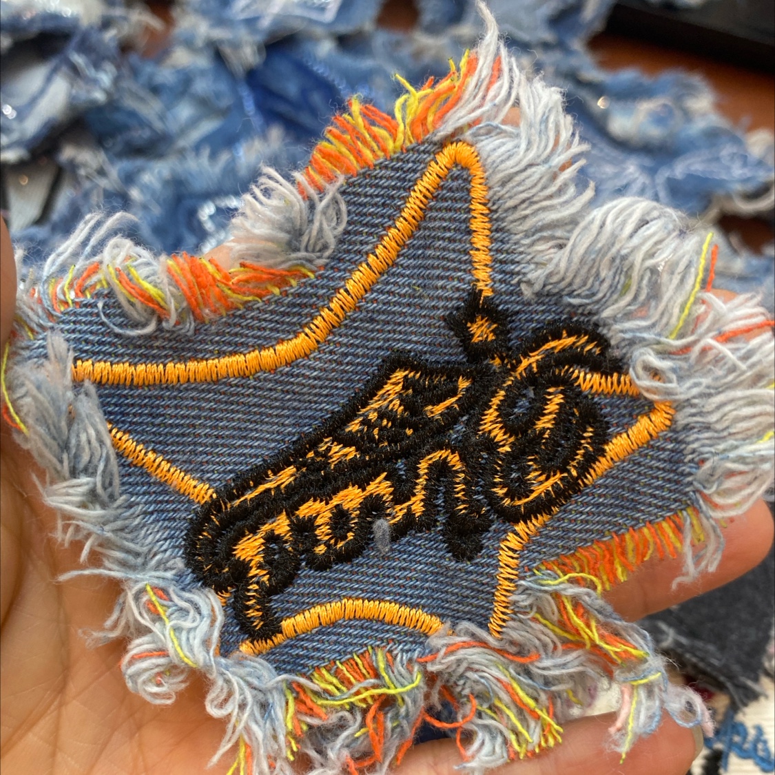 服饰配件定制实物图