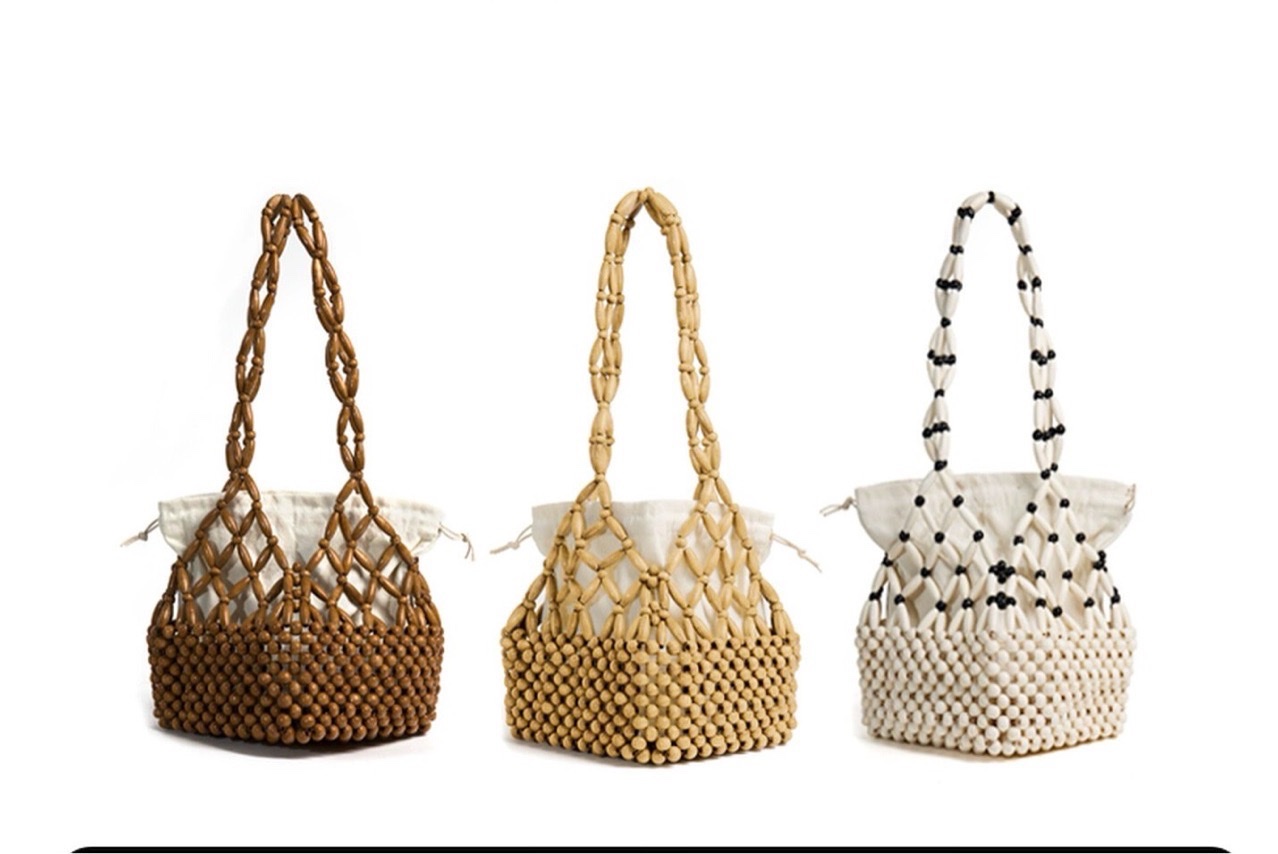 European and American solid-color handbags, cross-border hand-woven bags, new hollowed-out beaded bags, seaside vacation wooden beaded bags for women