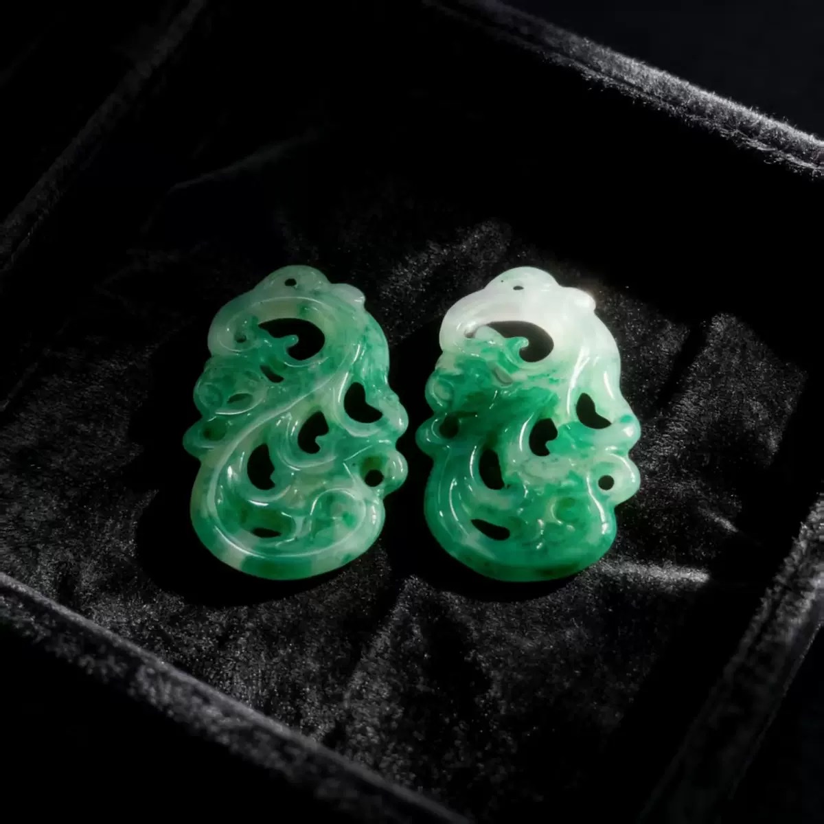 African green hollowed-out ruyi pendant details Picture