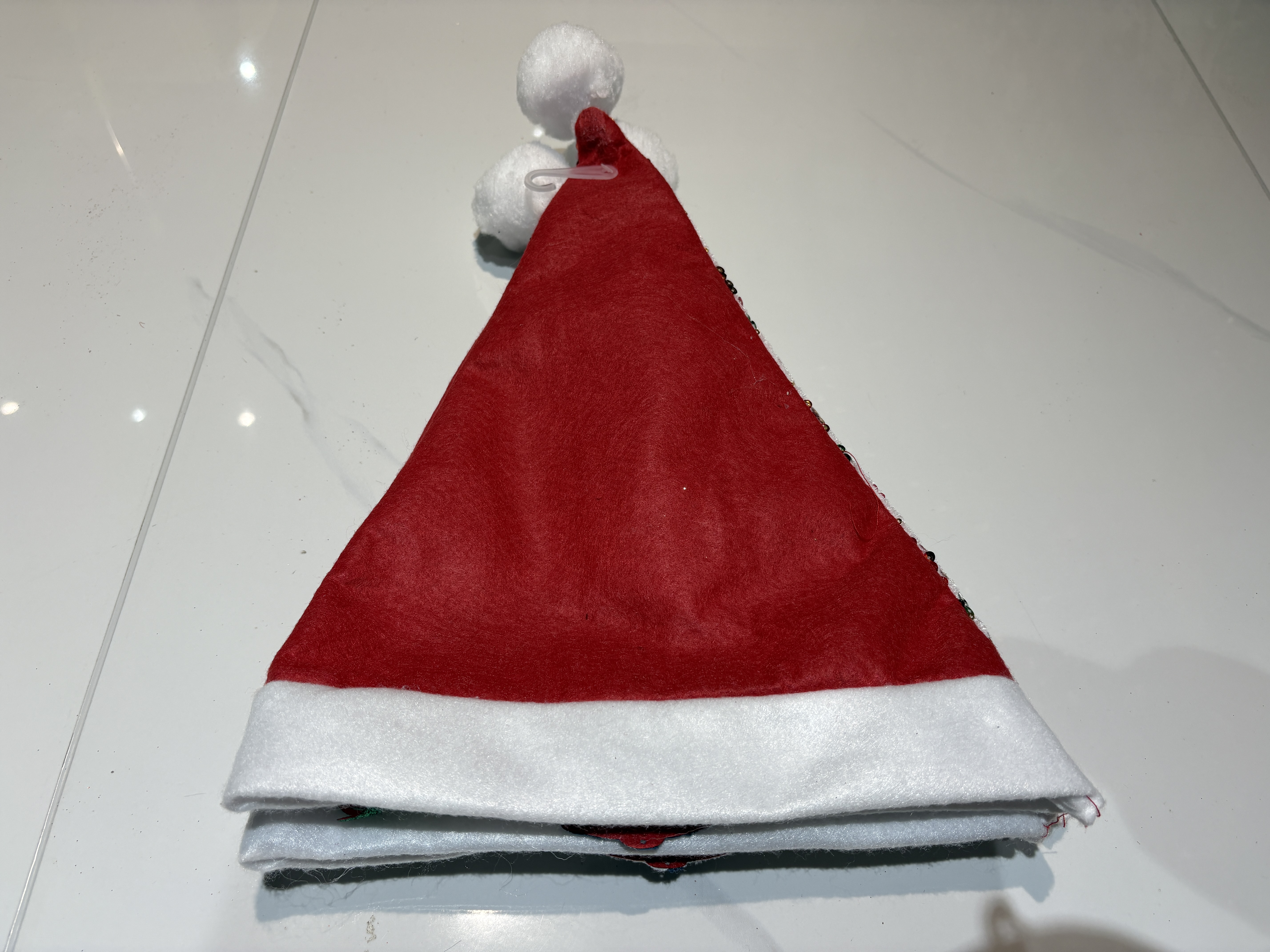 Embroidered piece Christmas hats, triangular piece white edge Christmas hats, gold and silver snowflakes Christmas tree festival decoration hats, wholesale Santa Claus hats detail image 4