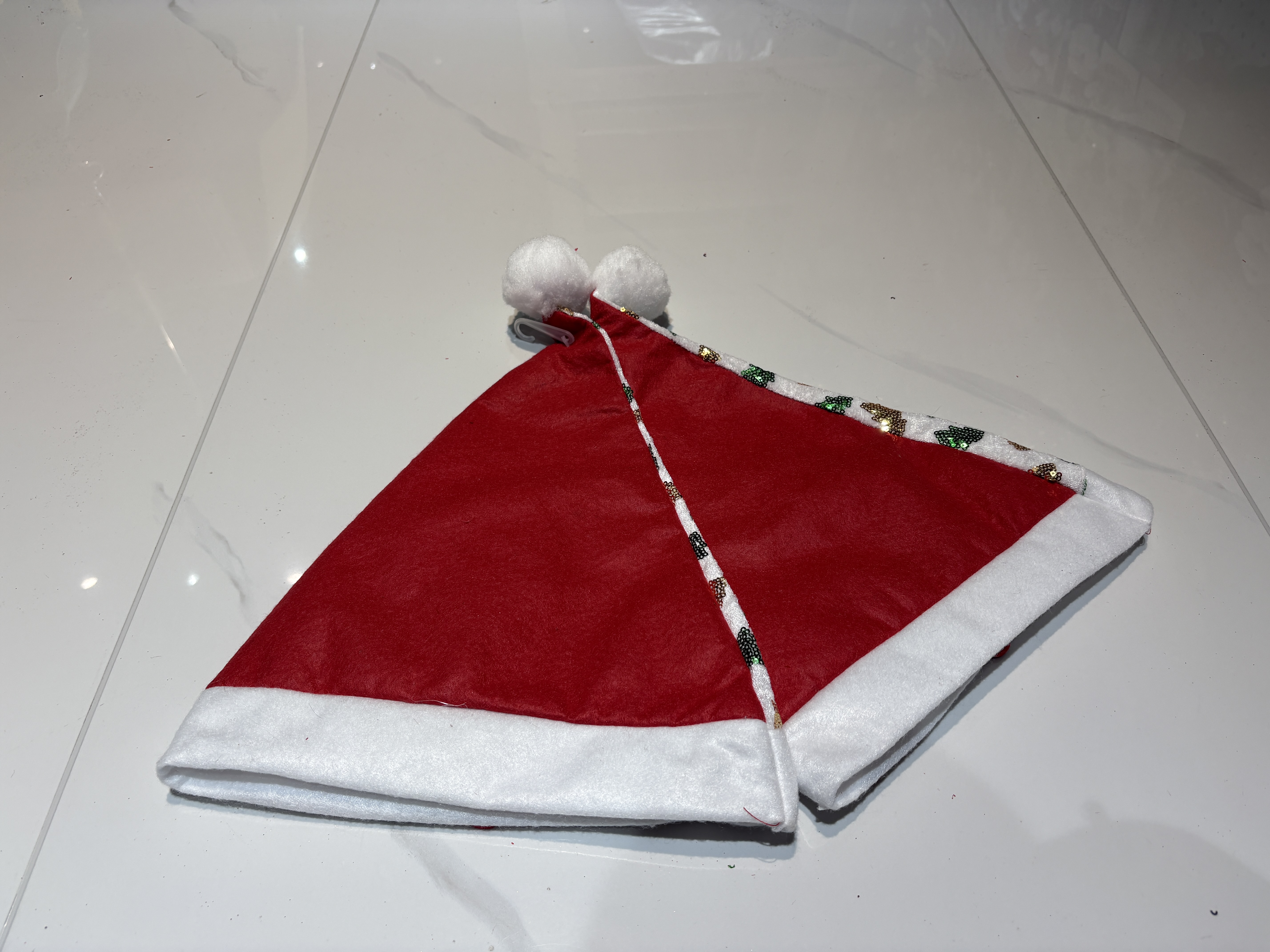 Embroidered piece Christmas hats, triangular piece white edge Christmas hats, gold and silver snowflakes Christmas trees, holiday decorative hats, wholesale Christmas daily necessities detail image 4