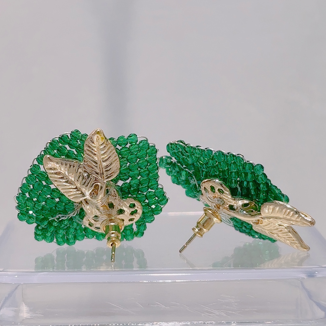 Crystal beaded, gold-plated and diamond-encrusted stud jewelry, jewelry mysticism detail image 3