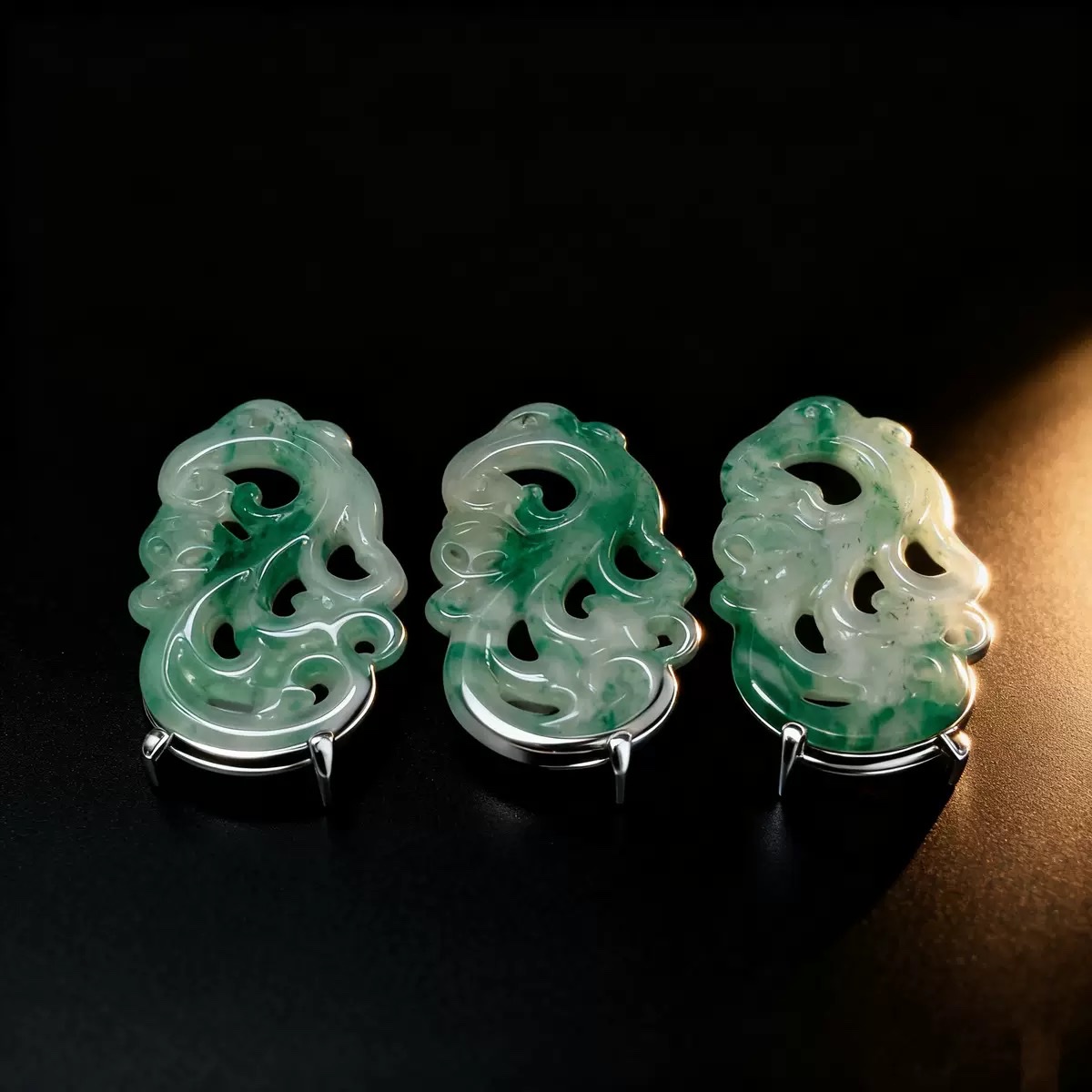 African green hollowed-out ruyi pendant Specification image