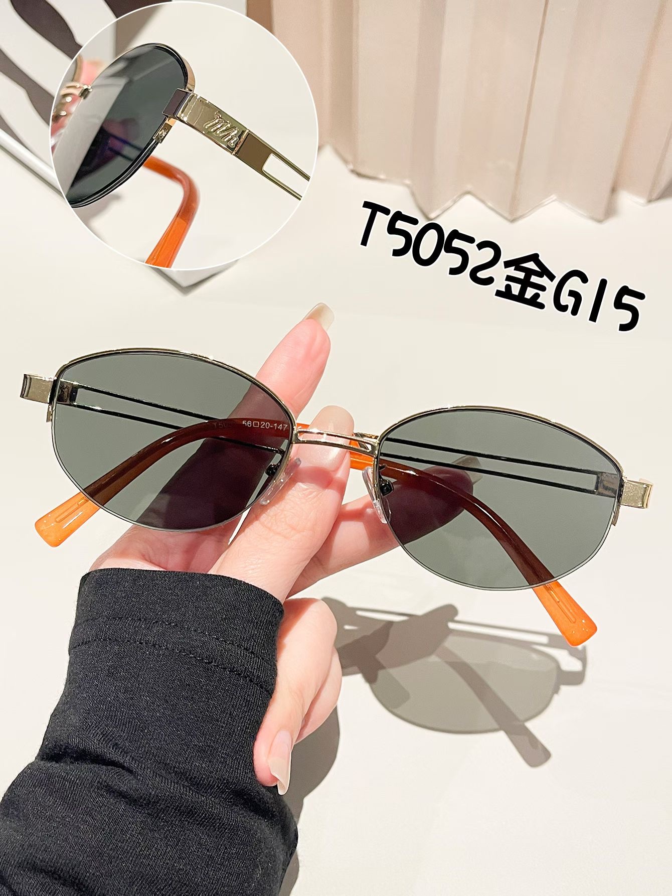 The gold-threaded oval semi-framed glasses for women with a brushed finish exude a sense of luxury. The frames are in the style of ancient coins and are suitable for women with myopia. They can be paired with cross-glasses detail image 6