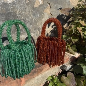 Cross-border wholesale best-selling hand-woven acrylic bead dynamic tassel handbag, niche design banquet bag