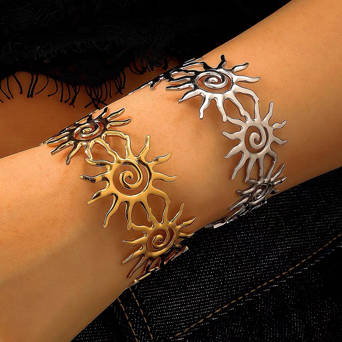 European and American style stainless steel sunflower open bracelet for women, non-fading, light luxury and high-end accessory, cross-border bestseller bracelet Specification image
