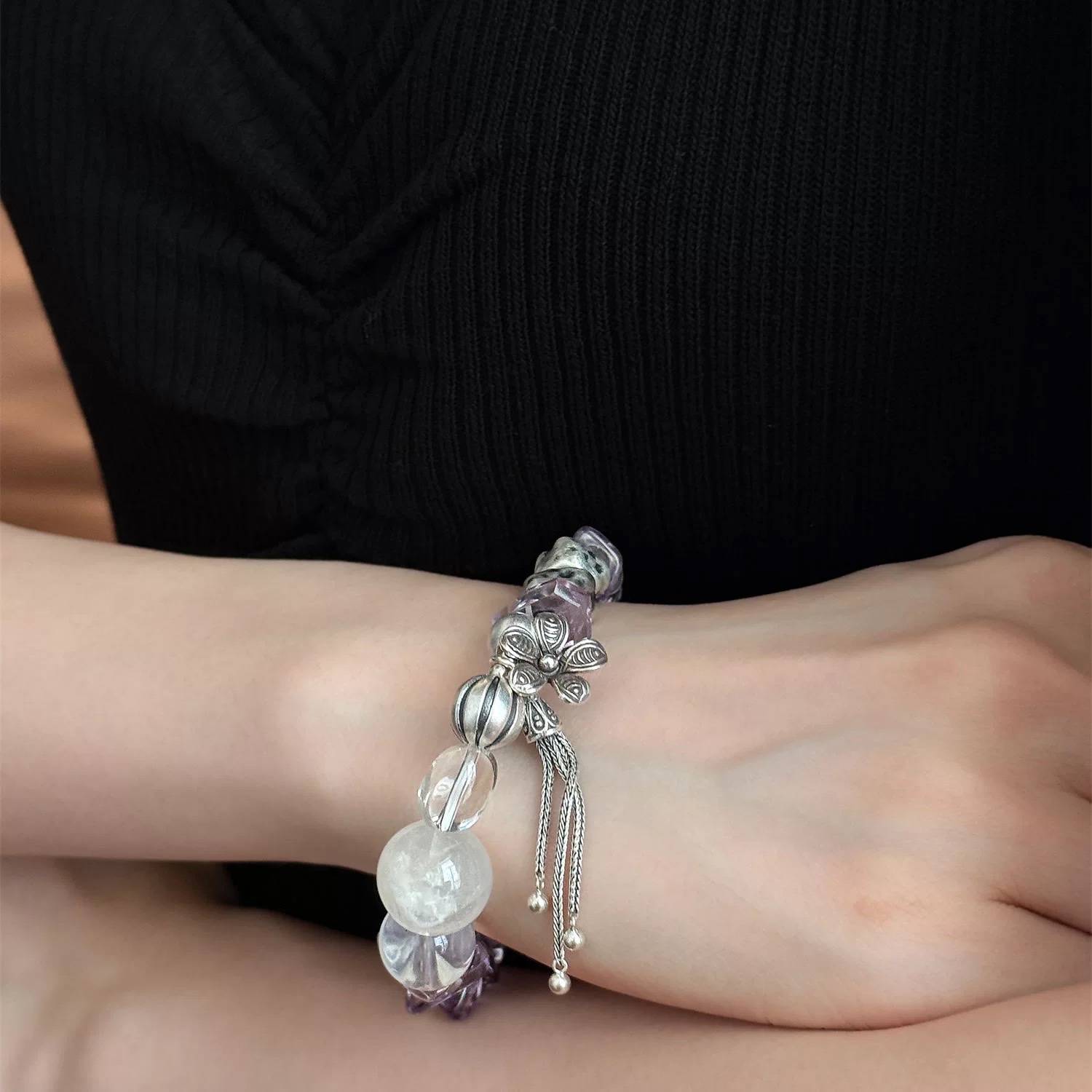 S925 Silver Irregular amethyst Snowflake Ghost White Crystal Five-petal flower elastic bracelet detail image 3