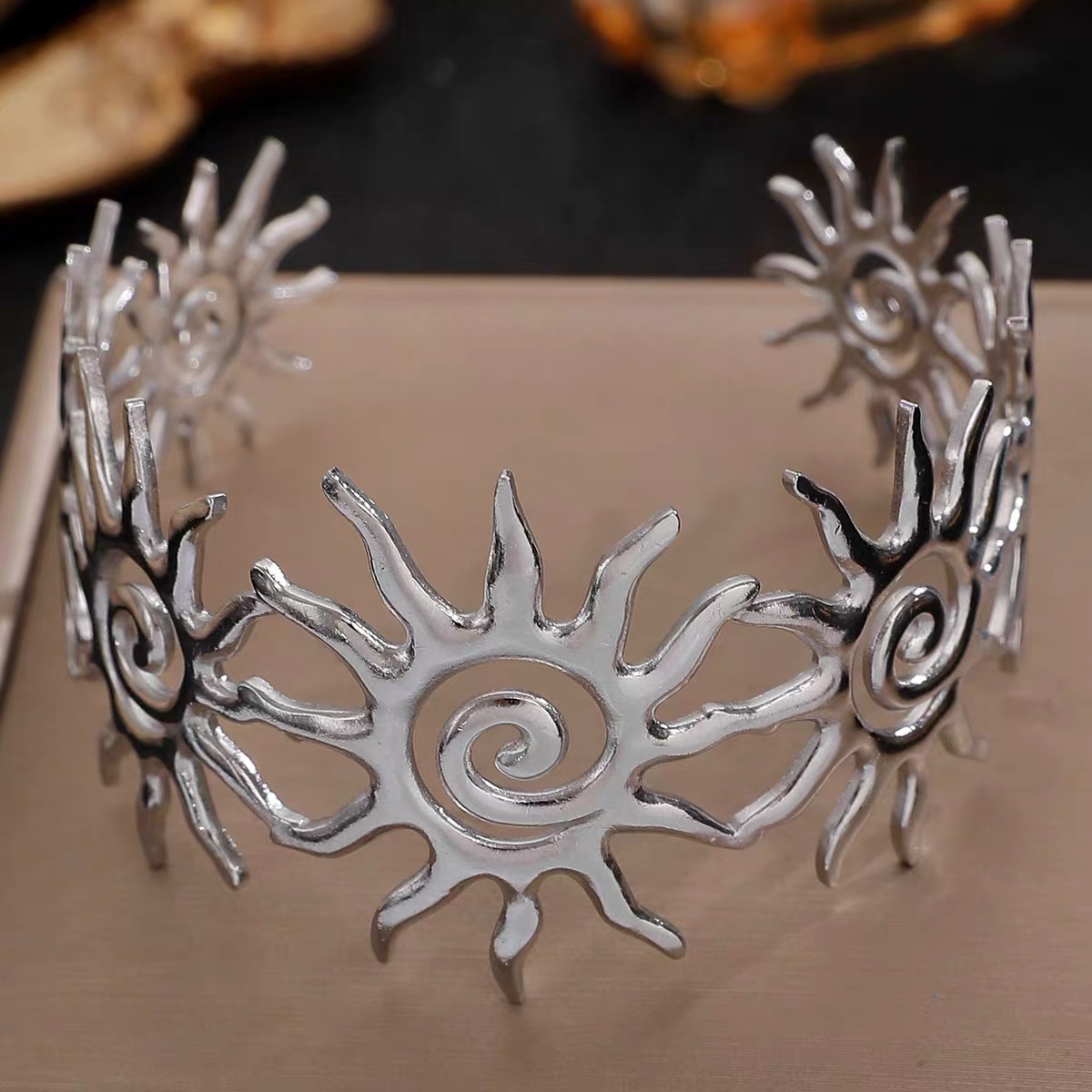 European and American style stainless steel sunflower open bracelet for women, non-fading, light luxury and high-end accessory, cross-border bestseller bracelet Item Picture