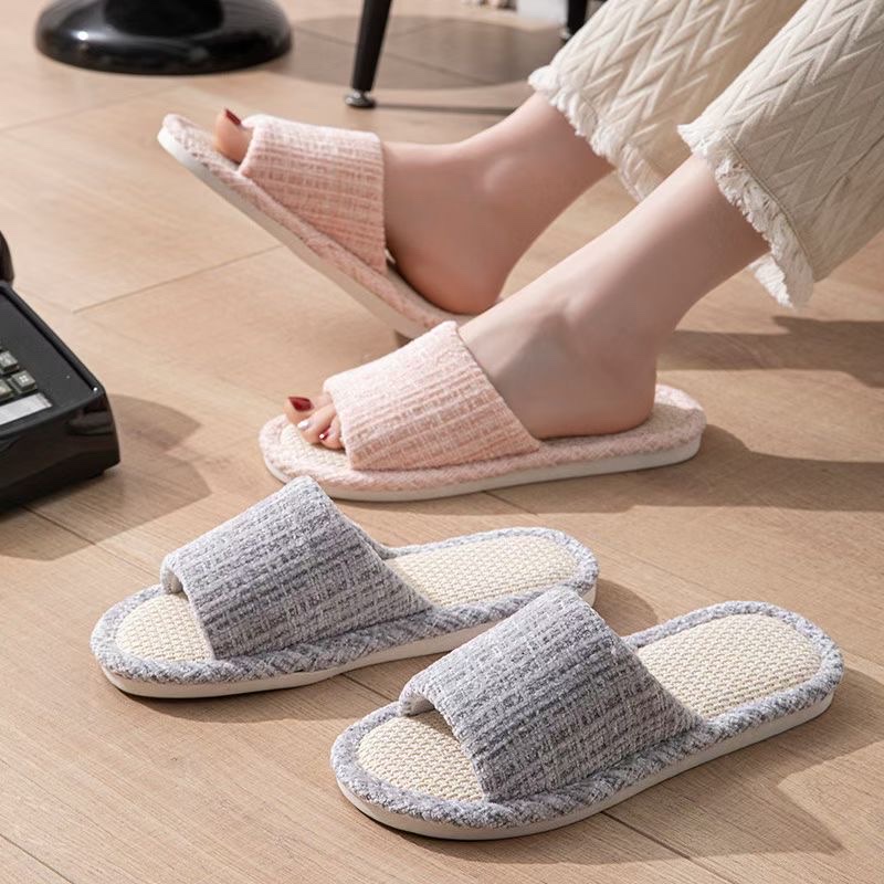 2026 New linen slippers for men and women, summer sweat-absorbing, breathable, open linen slippers, simple, elegant, fashionable and versatile shoes Application Scenario