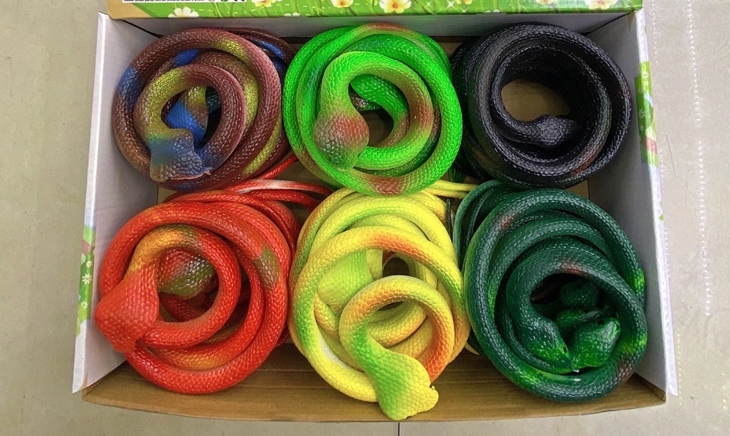 跨境热卖仿真蛇仿真动物，地摊玩具