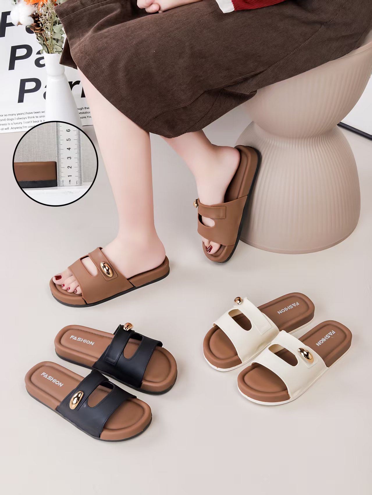 Korean-style metal-buckle one-shoulder slippers, versatile soft-soled anti-slip flip-flops for summer outerwear detail image 4