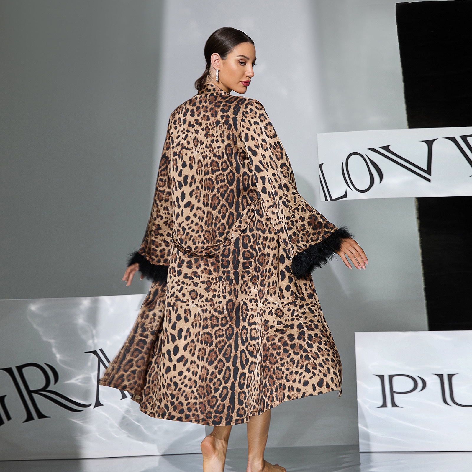 High-end imitation acetate leopard print three-piece set, feather cuffs, bathrobe, halter shorts, sexy home woman 1167 Specification image