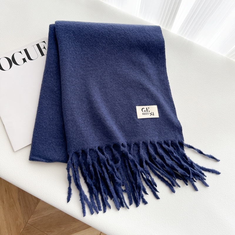 A thick and warm winter scarf, a fashionable Korean-style woolen scarf for women detail image 11