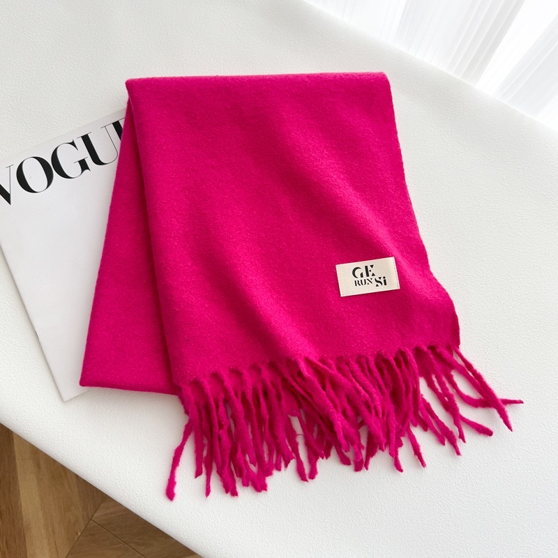 A thick and warm winter scarf, a fashionable Korean-style woolen scarf for women detail image 10