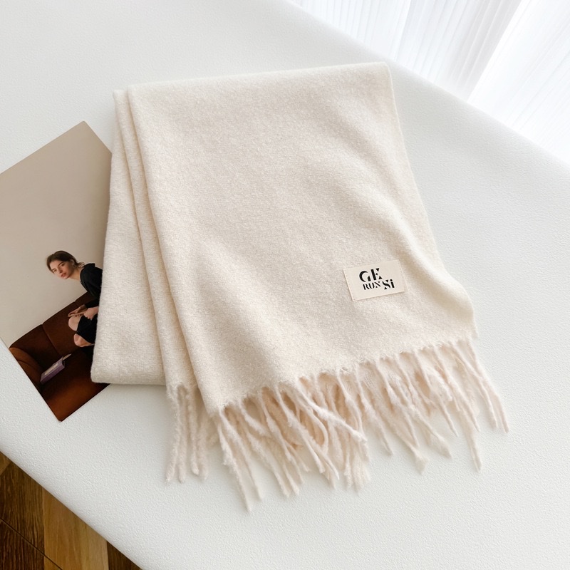A thick and warm winter scarf, a fashionable Korean-style woolen scarf for women detail image 7