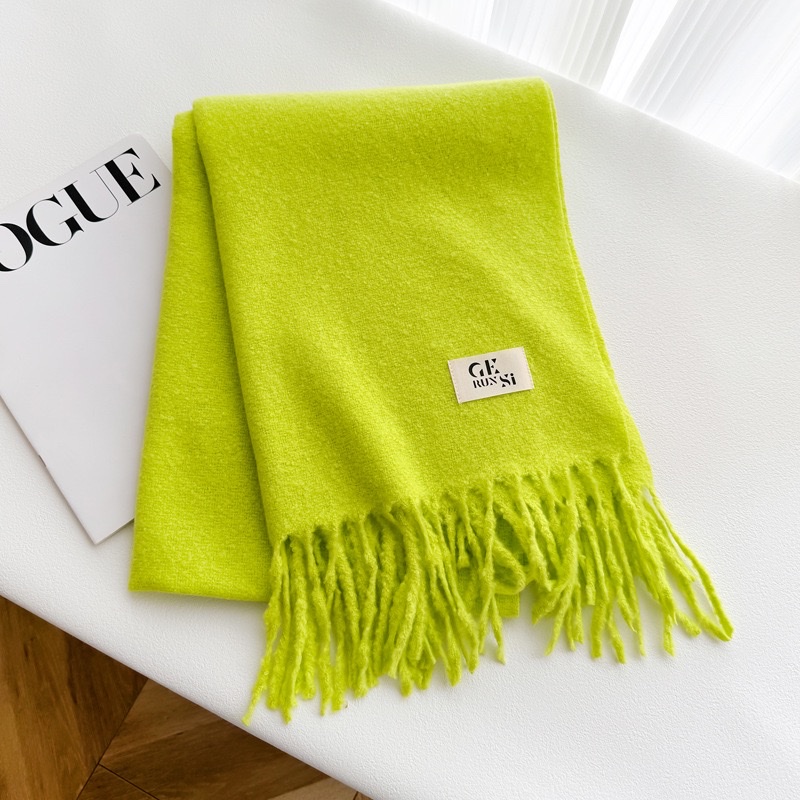 A thick and warm winter scarf, a fashionable Korean-style woolen scarf for women detail image 9