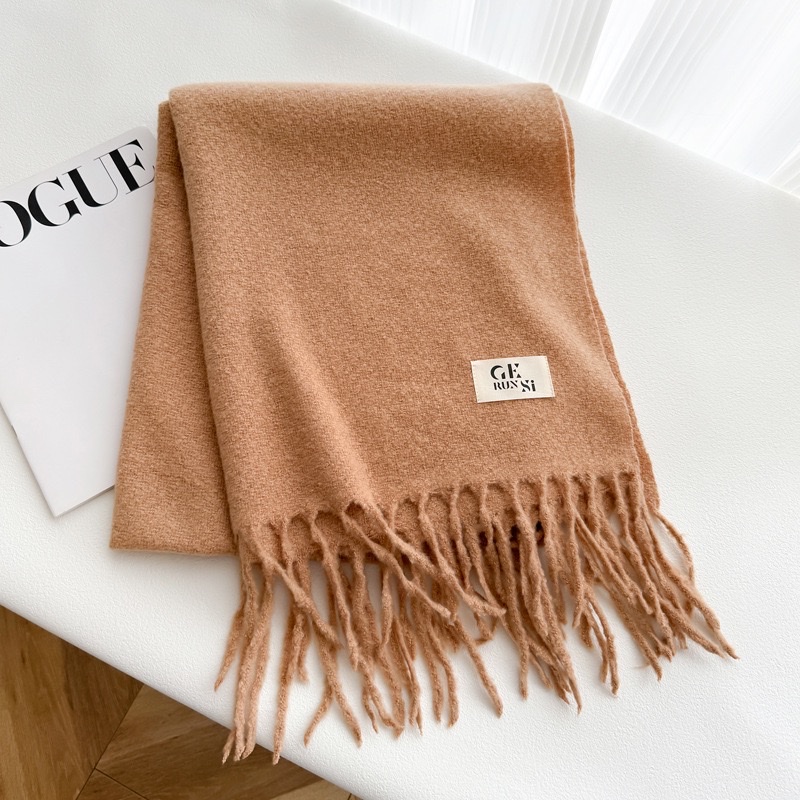 A thick and warm winter scarf, a fashionable Korean-style woolen scarf for women detail image 4