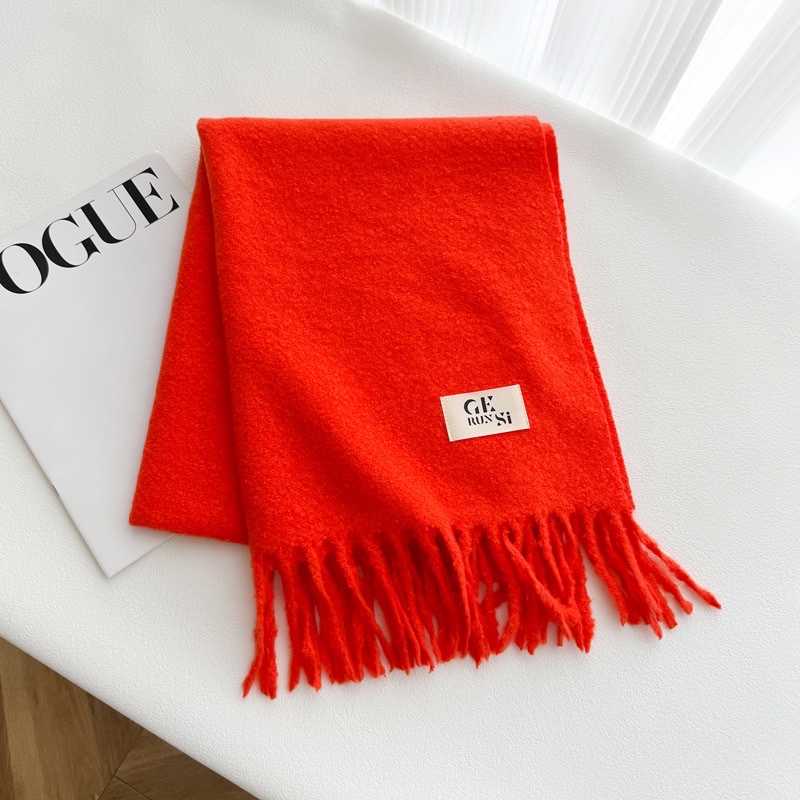 A thick and warm winter scarf, a fashionable Korean-style woolen scarf for women detail image 2