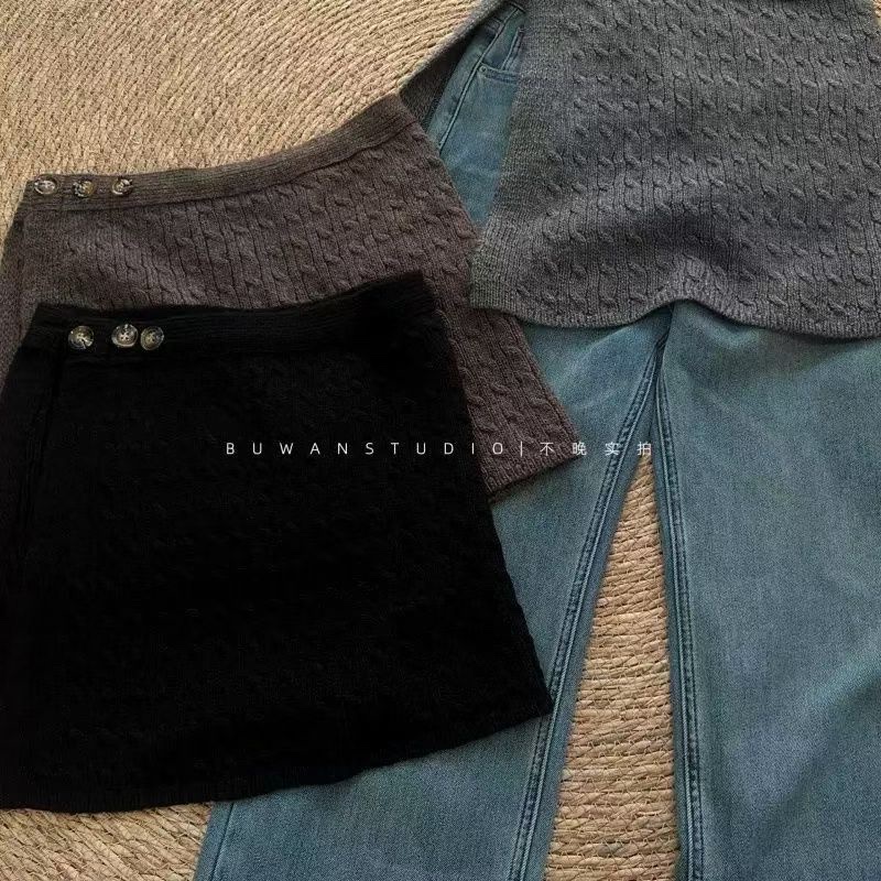 A warm outerwear skirt with a woolen knitted short skirt and curtain design detail image 8