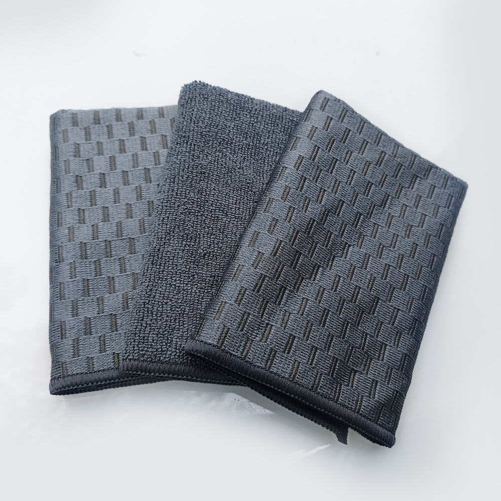 Double-sided chess piece warp knitted microfiber car cleaning cloth, car wash towel, car waxing, cleaning and beauty tools, absorbent wipes, magic cleaning cloth Application Scenario
