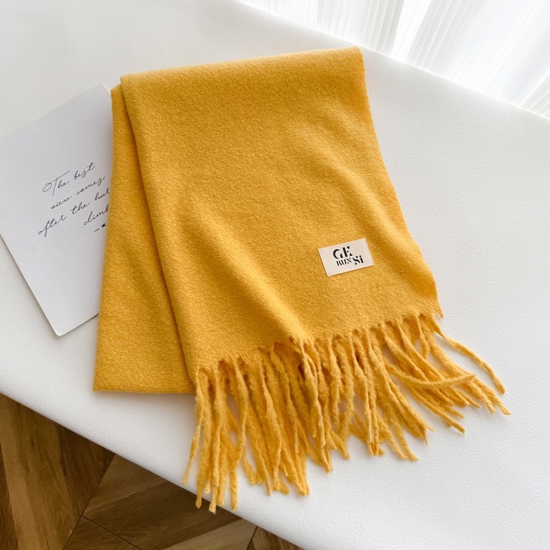 A thick and warm winter scarf, a fashionable Korean-style woolen scarf for women detail image 1