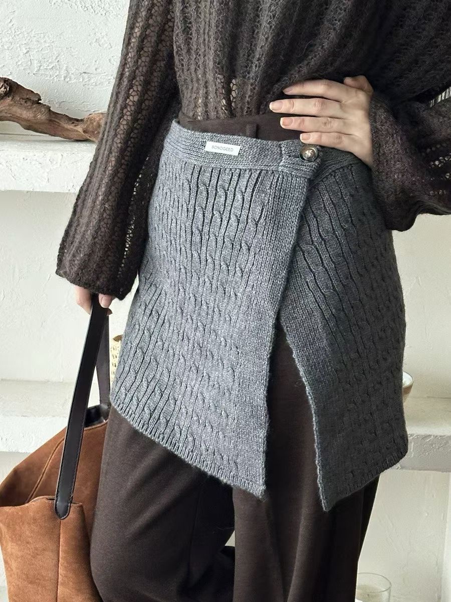 A warm outerwear skirt with a woolen knitted short skirt and curtain design detail image 7