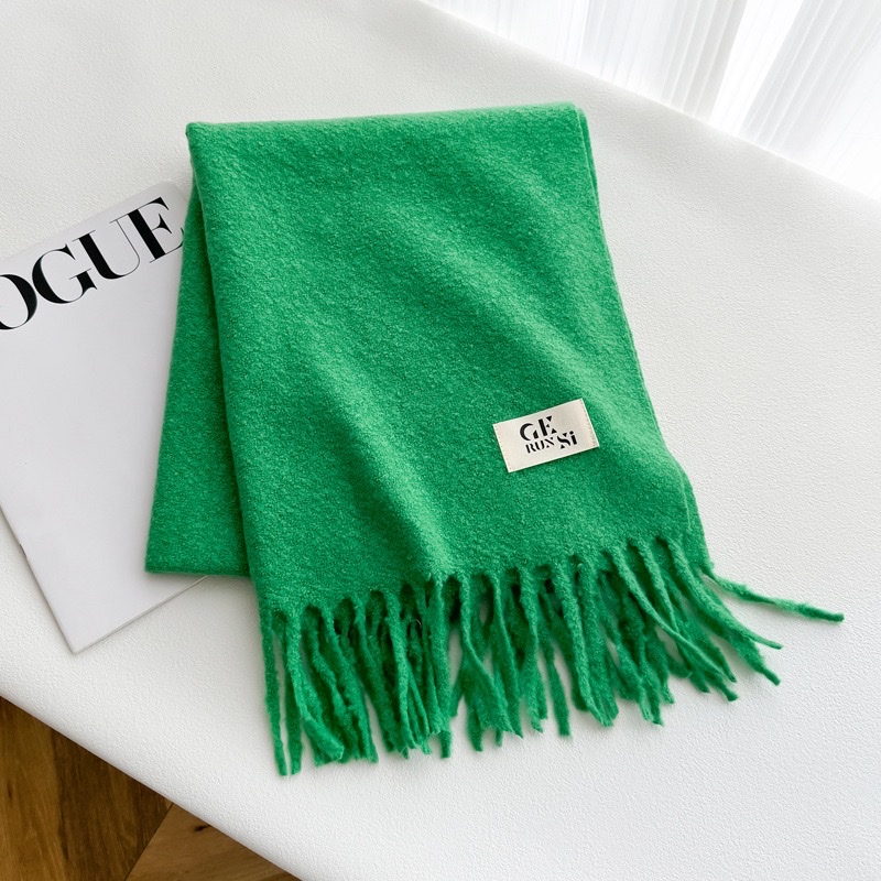 A thick and warm winter scarf, a fashionable Korean-style woolen scarf for women detail image 12
