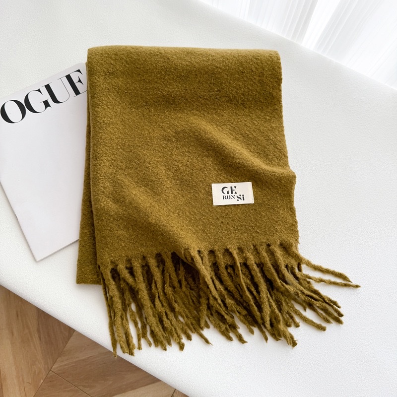 A thick and warm winter scarf, a fashionable Korean-style woolen scarf for women detail image 13
