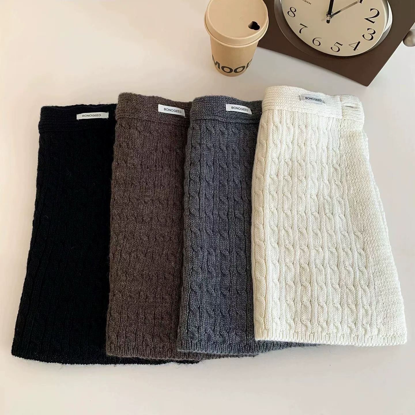 A warm outerwear skirt with a woolen knitted short skirt and curtain design detail image 2
