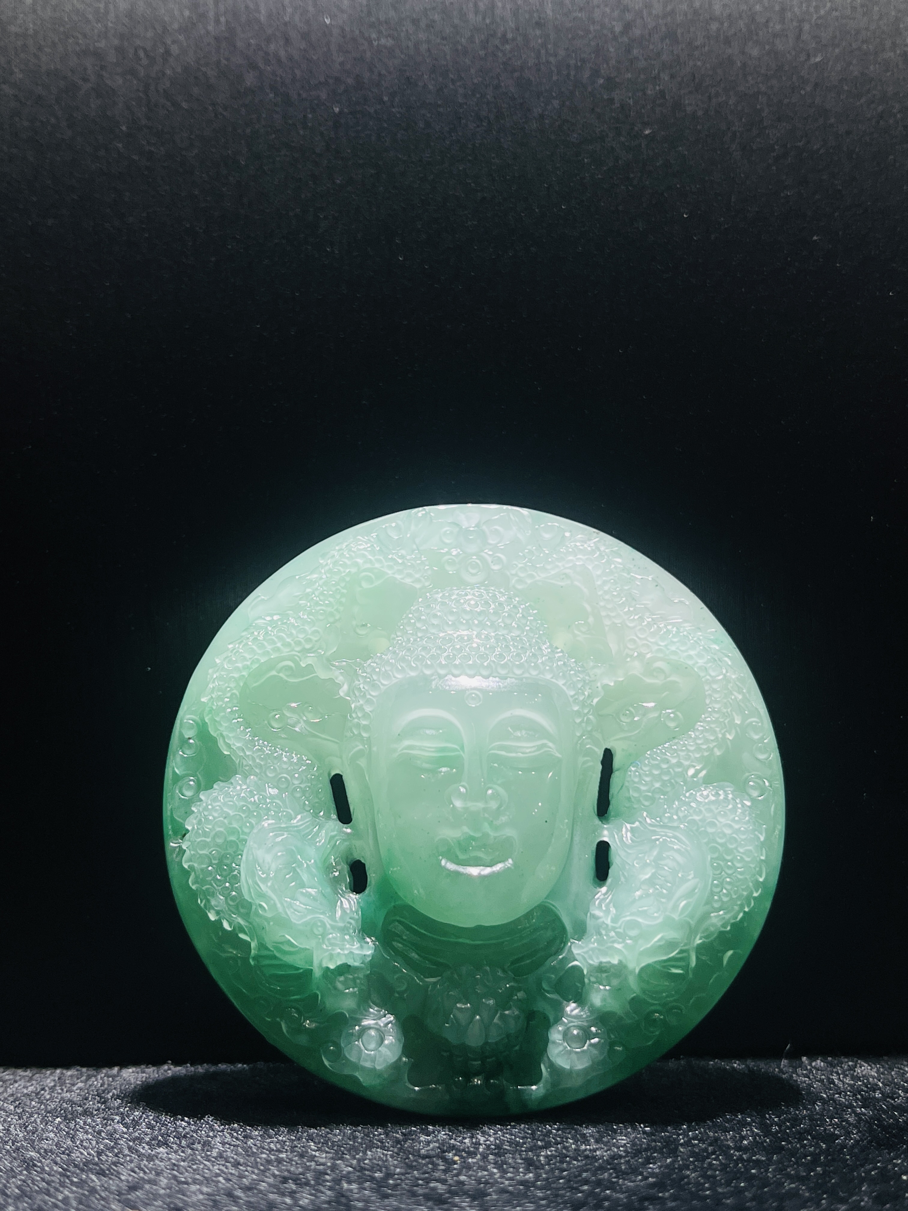 天然非洲翠满绿佛头圆牌 九龙护主高端收藏款吊坠