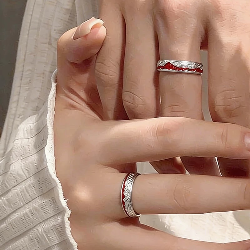 Pure silver couple rings, cold silver white colliding with passionate cinnabar wedding rings