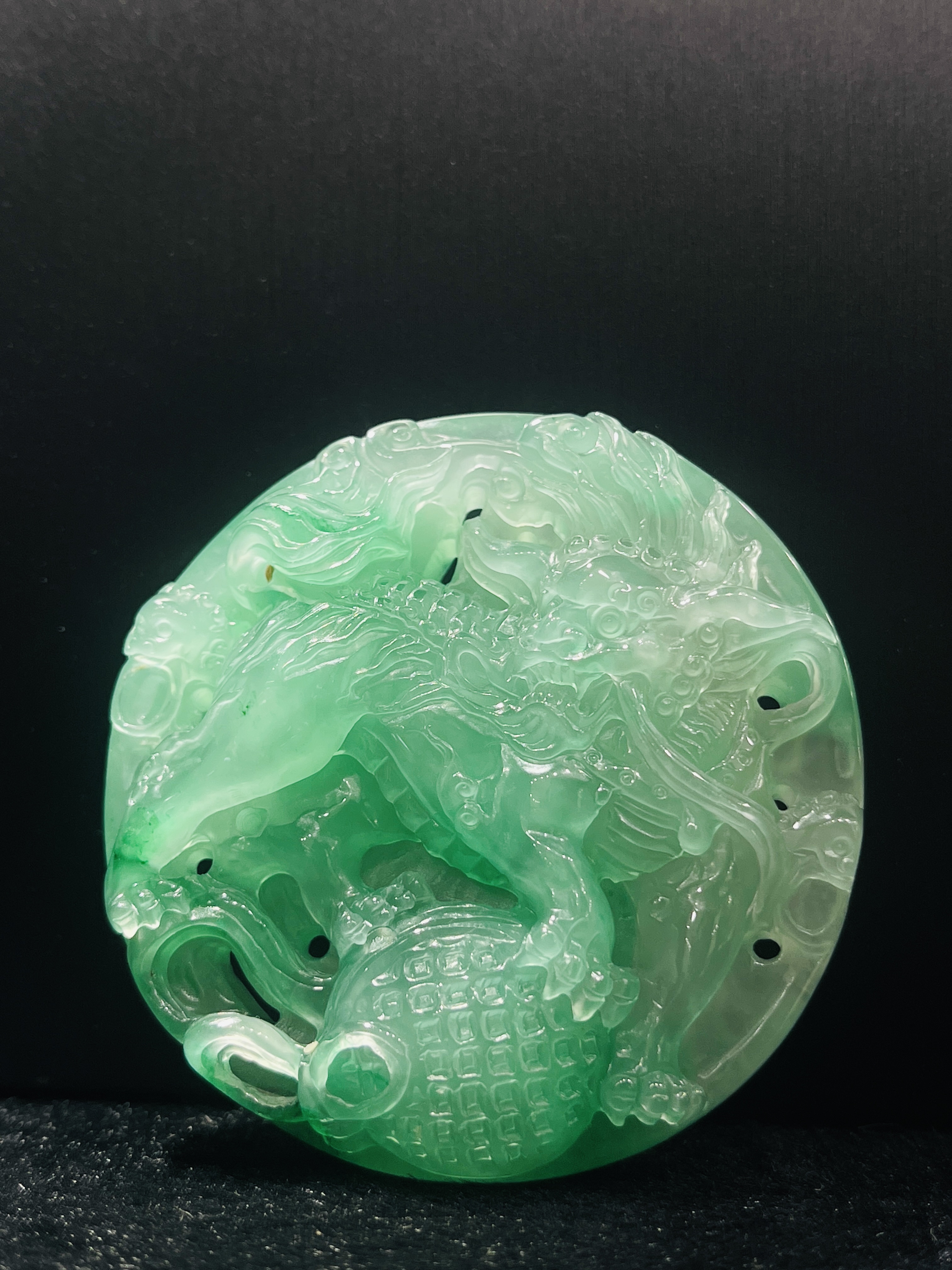 Ice Green African Green Qilin Fortune Round Pendant Auspicious Beast for Attracting Wealth details Picture
