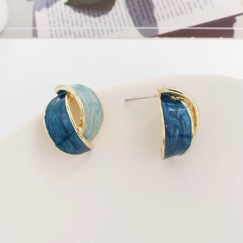 French retro style, contrasting blue earrings, enamel high-end, light luxury earrings, grand, painless mosquito-repellent incense, ear clips for women Specification image