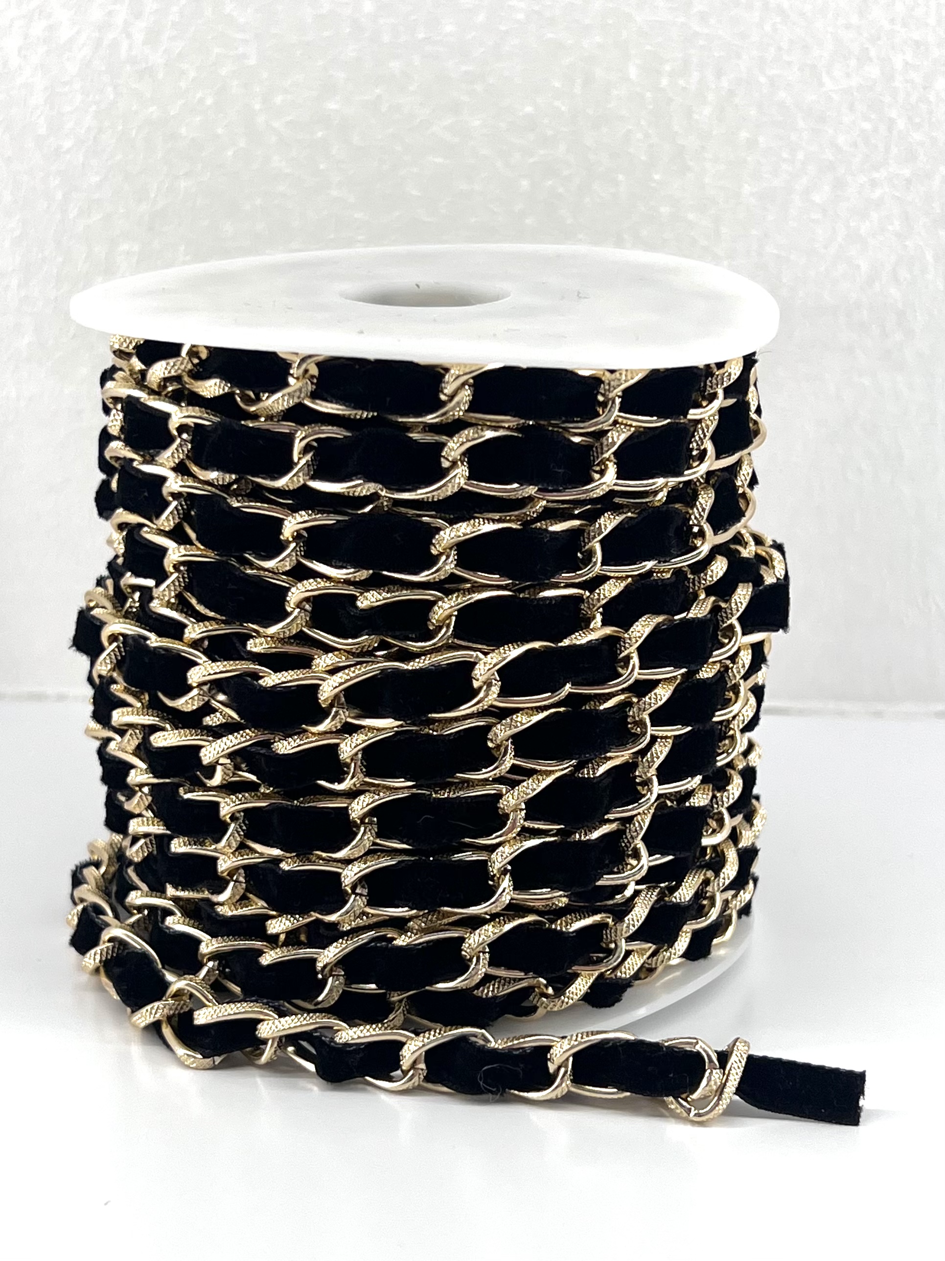 Small chanel-style woven aluminum flex-textured backpacks, shoulder straps, clothing accessories, ornaments, headwear, aluminum chains, patterned chains, hand-strung ropes detail image 3